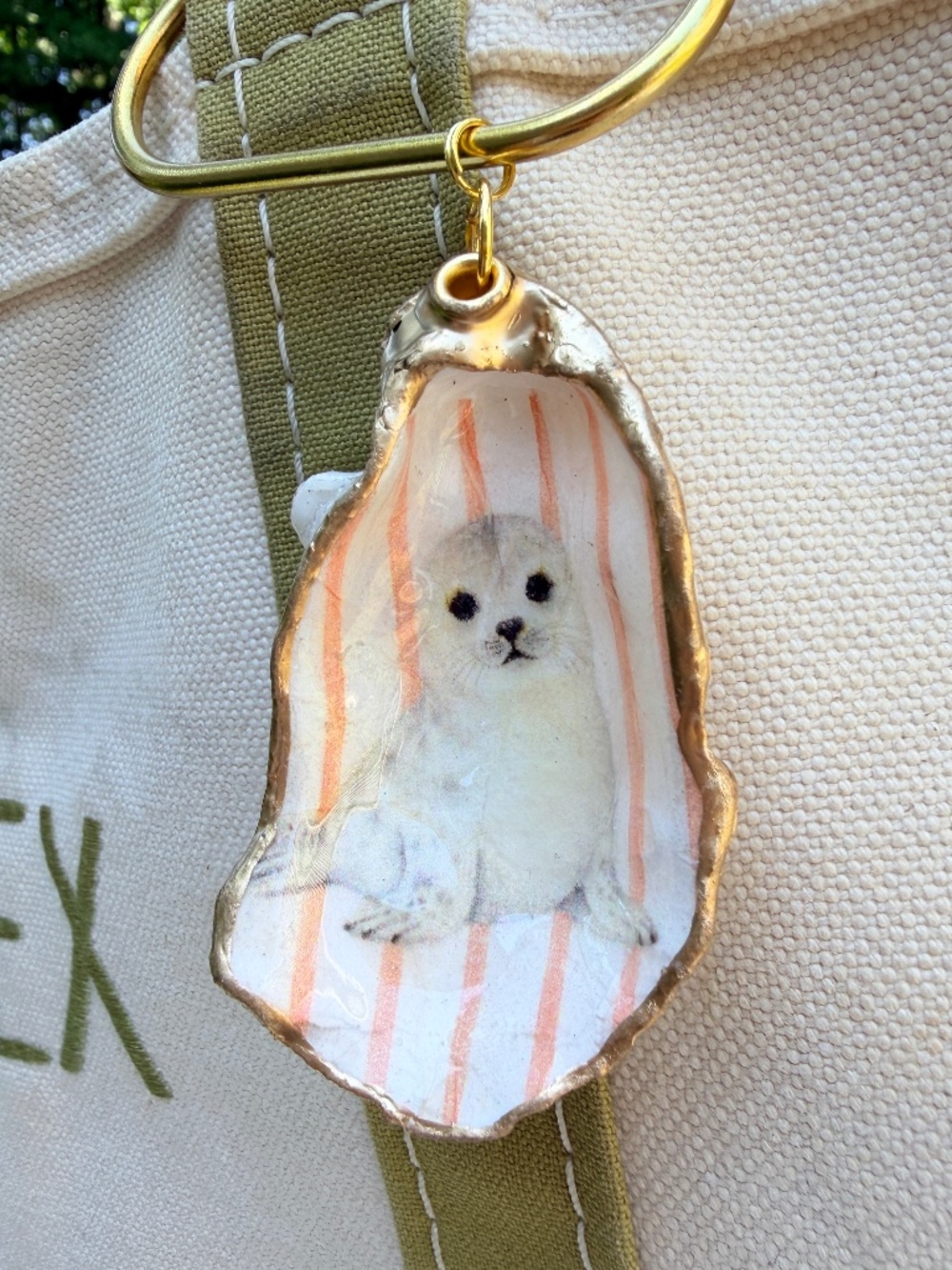 Beautiful Harp Seal Oyster Shell Tote Bag Charm – Great for Women or Kids/Teens!
